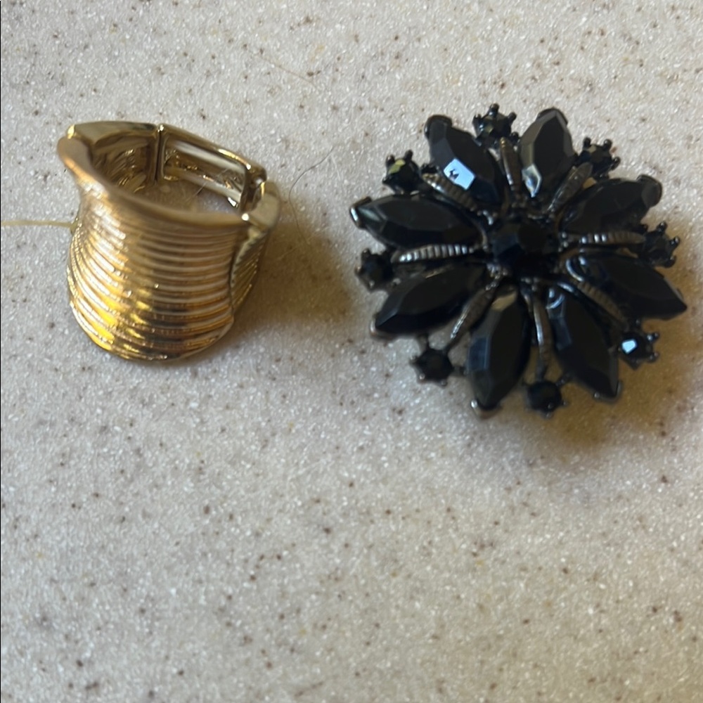 2 stretch band rings